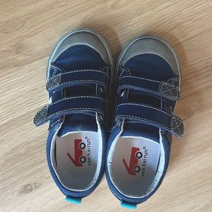 See Kai N6755 Run Russell Sneaker Navy Boy's - in good condition used twice only